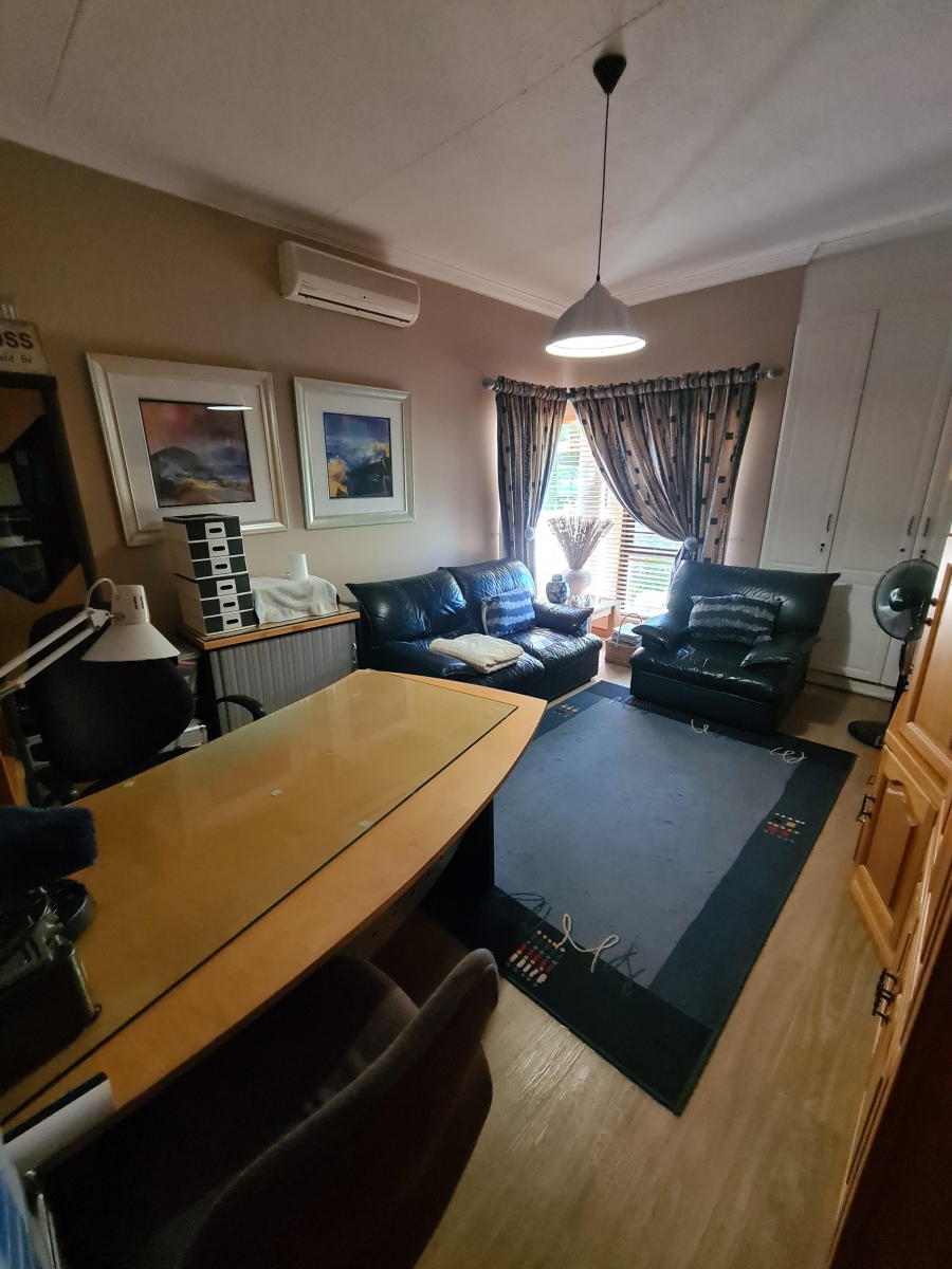 5 Bedroom Property for Sale in Maraldi Estate Free State